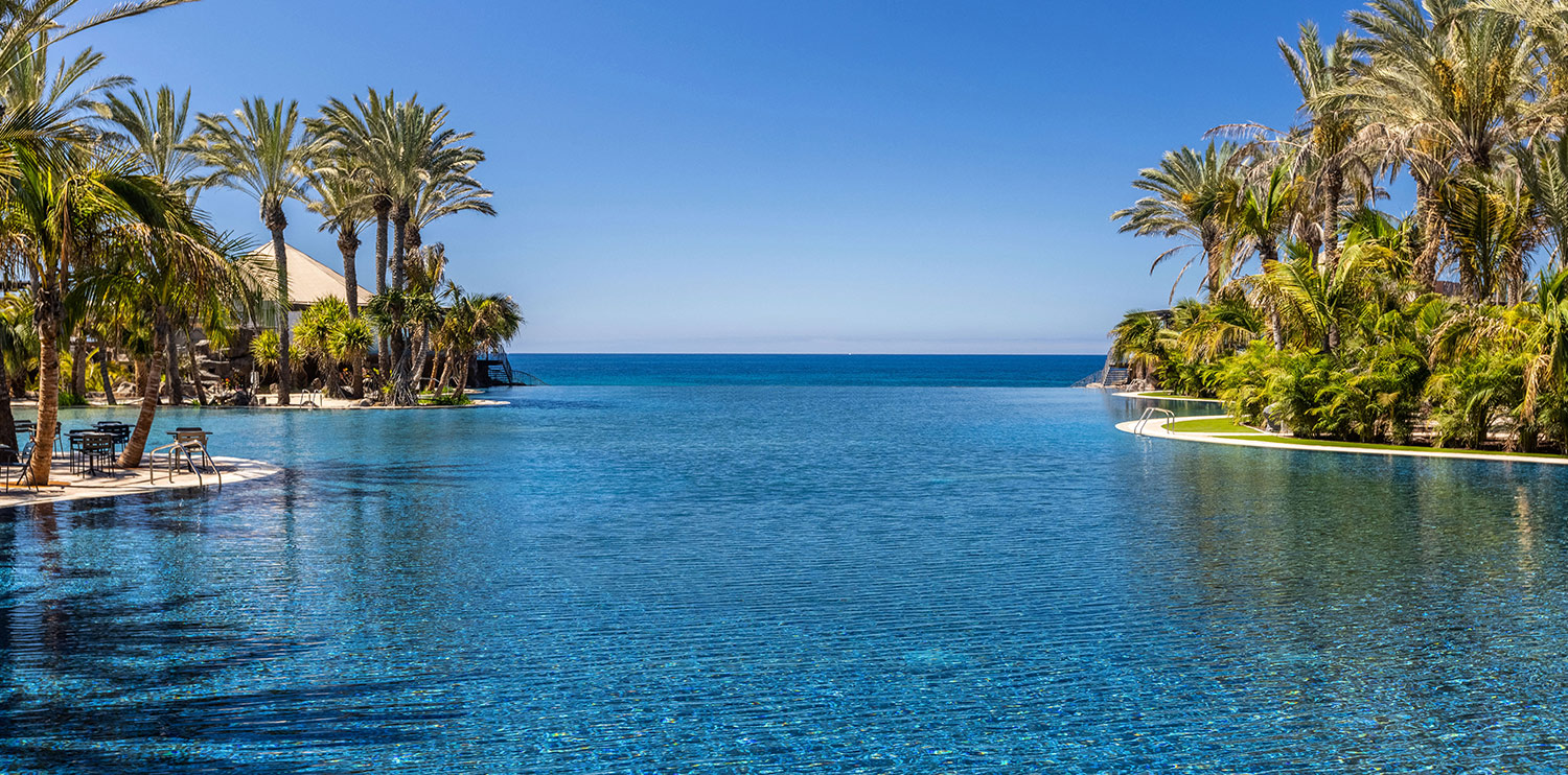  Infinity Pool at the hotel Lopesan Costa Meloneras, Resort & Spa in Gran Canaria 